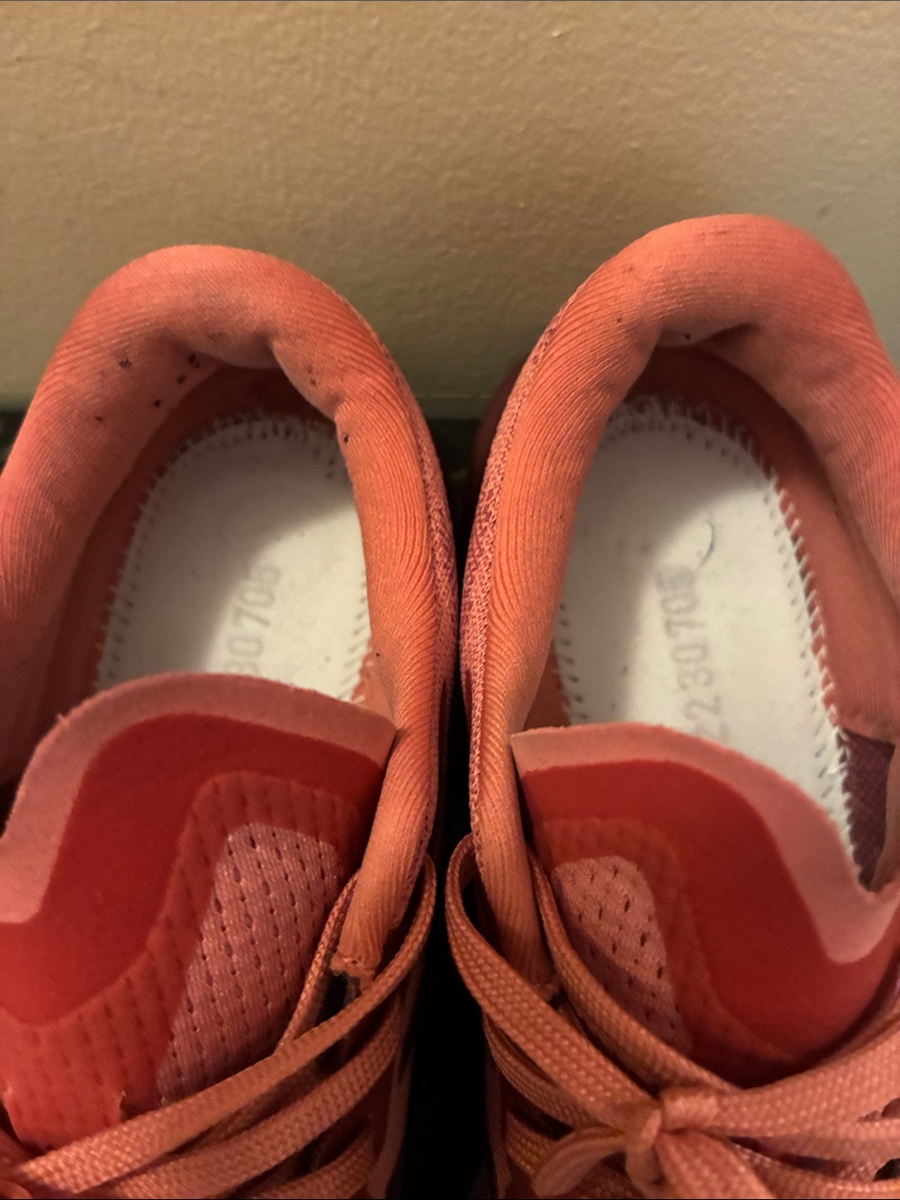 ASICS Light Red and White Women's Running Shoes with Burgundy Logo size 8.5 - Picture 3 of 6